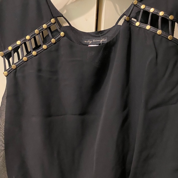 CITY TRIANGLES DRESS - Picture 3 of 3